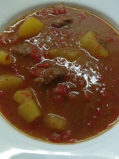 Una foto de Gulash húngaro