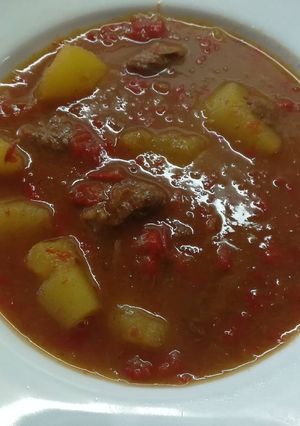 Una foto de Gulash húngaro