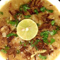 A picture of Khichda/daleem/mutton porridge 😊.