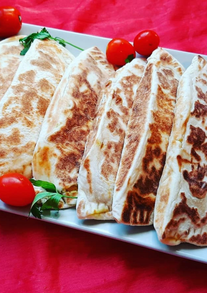Una foto de Pan turco relleno