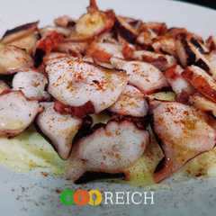 Una foto de Pulpo a la brasa en parmentier de alioli