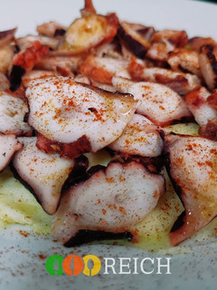 Una foto de Pulpo a la brasa en parmentier de alioli