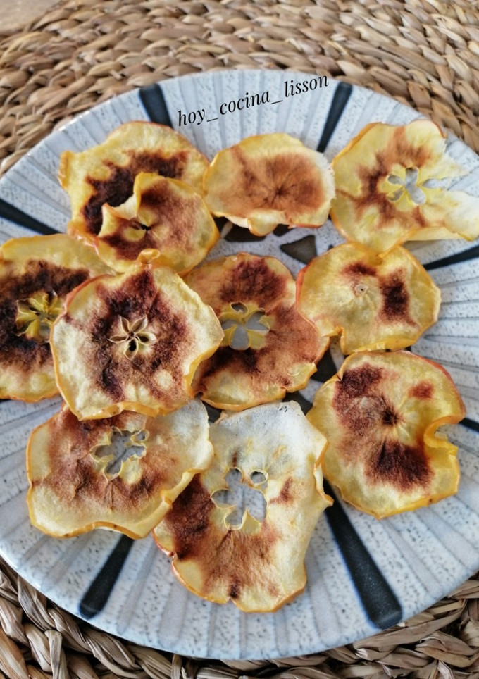 Una foto de Chips de manzana en microondas