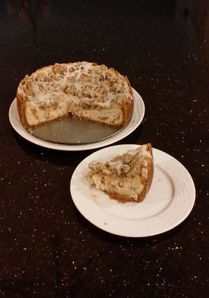 A picture of Apple Strusel Cheesecake.