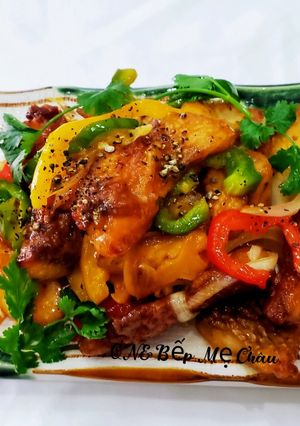 Hình của món Phi lê cá điêu hồng sốt chua ngọt.