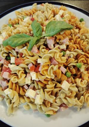 Una foto de Ensalada tricolor de fideos