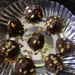 A picture of Ragi Bliss Balls.