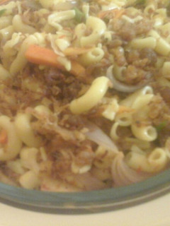 A picture of Macaroni chicken giima.
