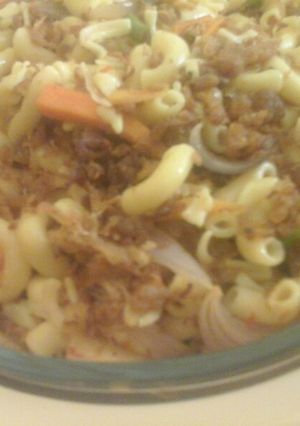 A picture of Macaroni chicken giima.