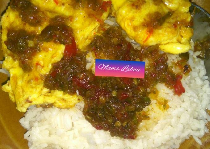 Ini dia! Bagaimana cara buat Telur dadar siram sambel bawang yang spesial