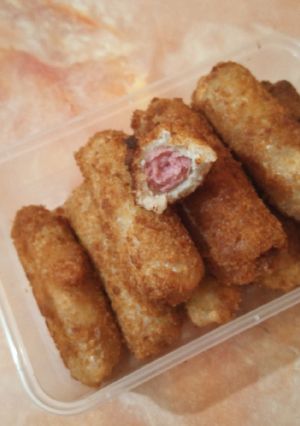 A picture of Bread and sausage rolls.