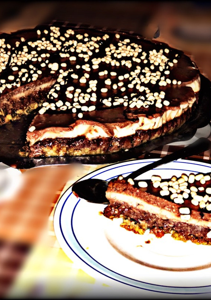 Una foto de Tarta de tres chocolates fitness 🍰🍫