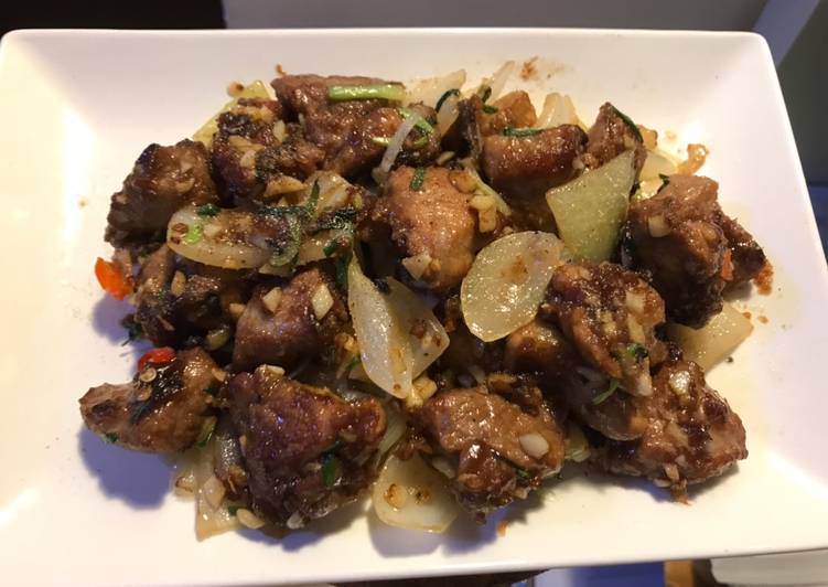 Fried pork ribs with garlic and onion