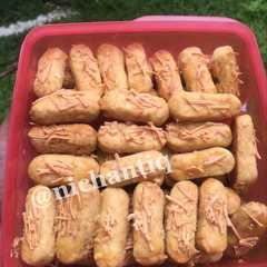 A picture of Kastengel Cheddar Cookies.