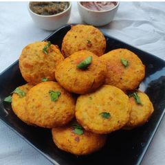 A picture of Gobhi Aloo Chop.