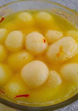 A picture of Kamala bhog orange flavour rasgolla.