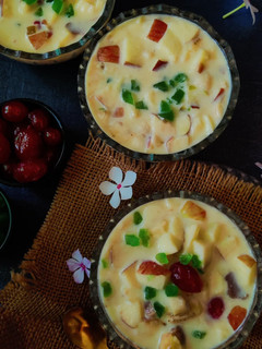ફ્રૂટ કસ્ટર્ડ (Fruit Custard Recipe in Gujarati) રેસીપી મુખ્ય ફોટો