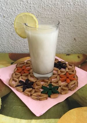Una foto de Agua de avena con limón