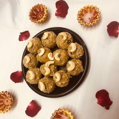 A picture of Gond Laddu.