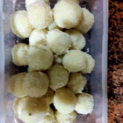 A picture of Coconut laddoos.