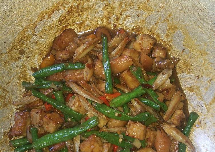 Teri tempe tumis saus szechuan mix sosis dan kacang panjang