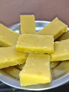 நெய் மைஸ் சூர் பாக்கு(ghee mysorepak recipe in tamil) செய்முறை முக்கிய புகைப்படம்