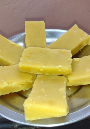 நெய் மைஸ் சூர் பாக்கு(ghee mysorepak recipe in tamil) செய்முறை முக்கிய புகைப்படம்