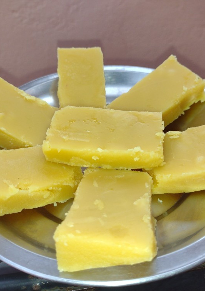 நெய் மைஸ் சூர் பாக்கு(ghee mysorepak recipe in tamil) செய்முறை முக்கிய புகைப்படம்
