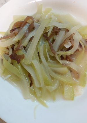 婆婆教的炒佛手瓜 的食譜成品照片