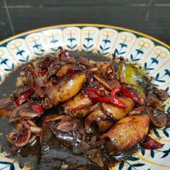 A picture of Cumi Hitam with palm sugar.