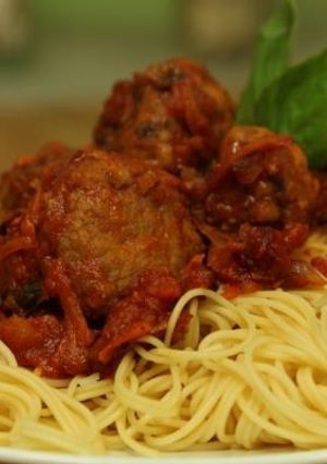 صورة لوصفة معكرونة كرات اللحم بالصلصة 🍝