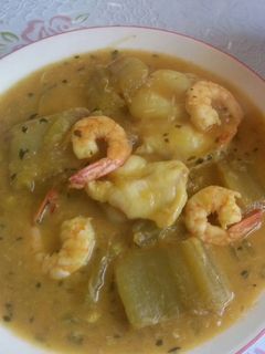 Una foto de Cardos con kokochas de bacalao y langostinos