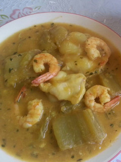 Una foto de Cardos con kokochas de bacalao y langostinos