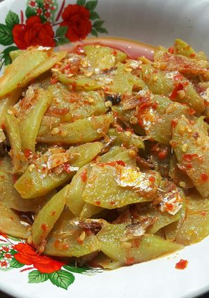 Foto resep Tumis pedas Labu siam ikan bulu ayam