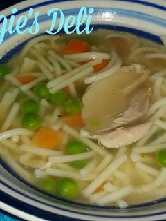 Una foto de Sopa de fideos con verduras
