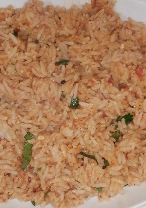 लेफ़्टोवर फ्राई राइस(leftover fried rice recipe in hindi) रेसिपी मुख्य फोटो