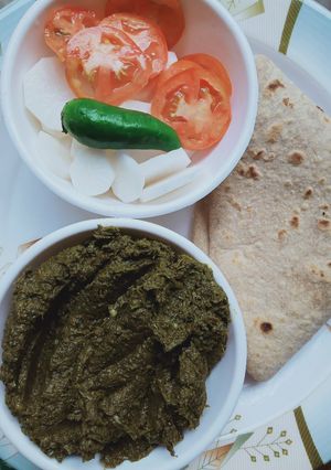 A picture of Sarso ka saag.