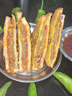 બ્રેડ પકોડા (Bread Pakoda Recipe In Gujarati) રેસીપી મુખ્ય ફોટો