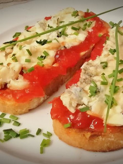 Una foto de Tostas de Gorgonzola con Mermelada de Tomate
