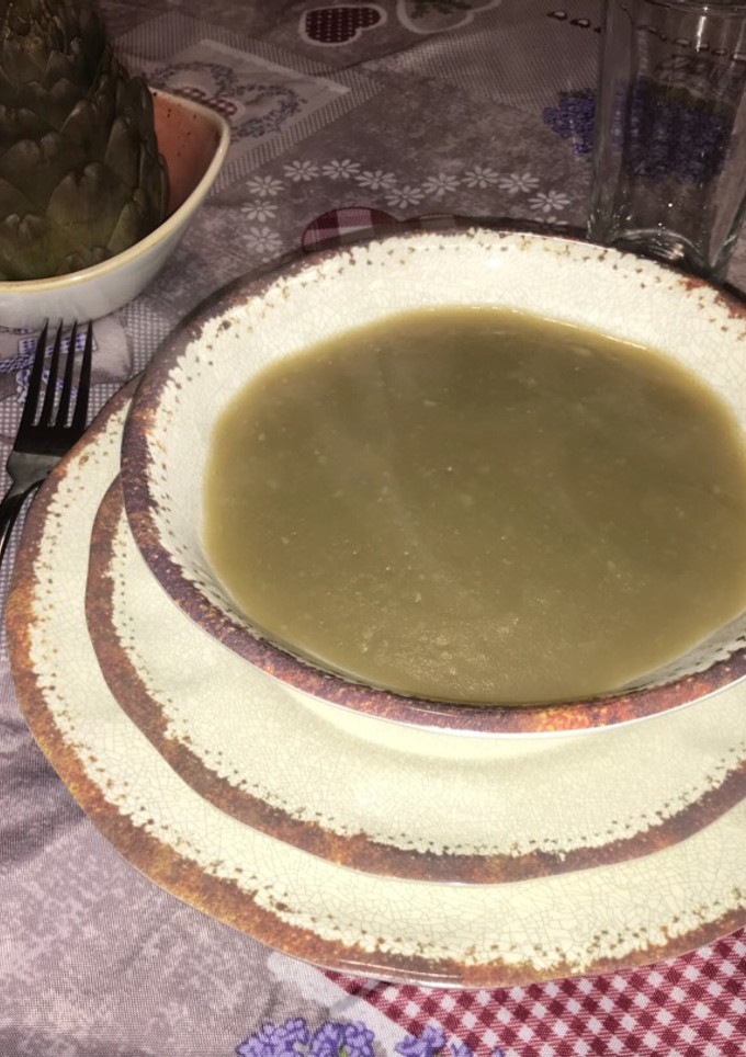 Una foto de Sopa vegana de alcachofas