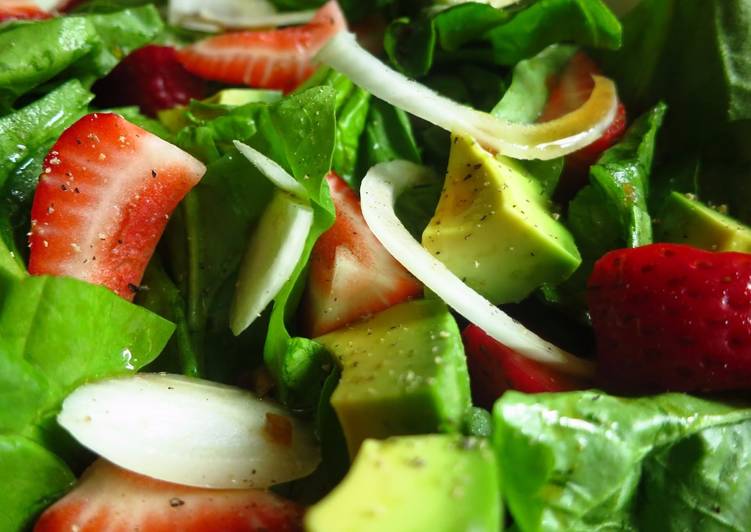 Easy Way to Cook Delicious Strawberry Spinach Salad with Soy Worcestershire Dressing