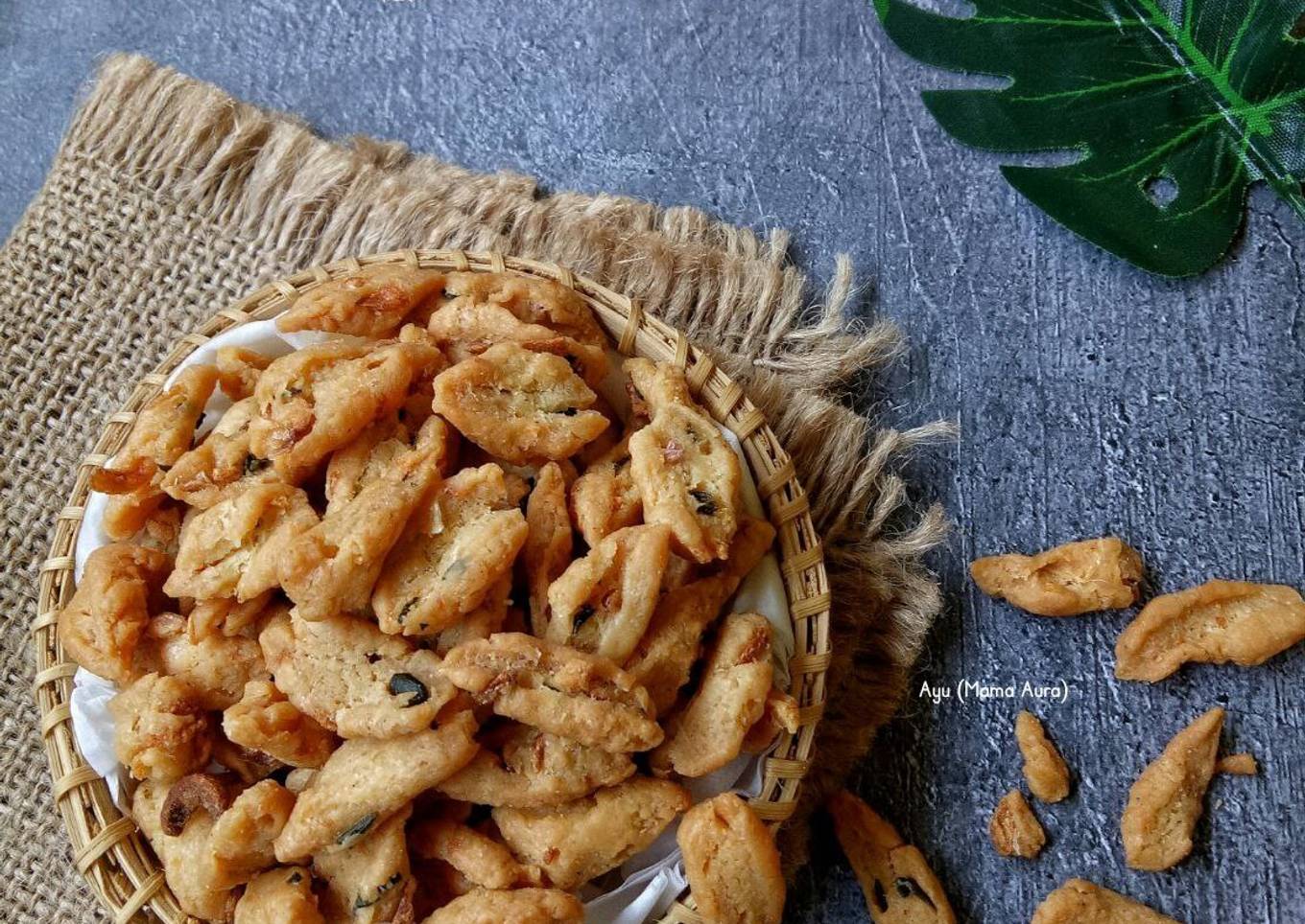 Kue Bawang Khas Minang