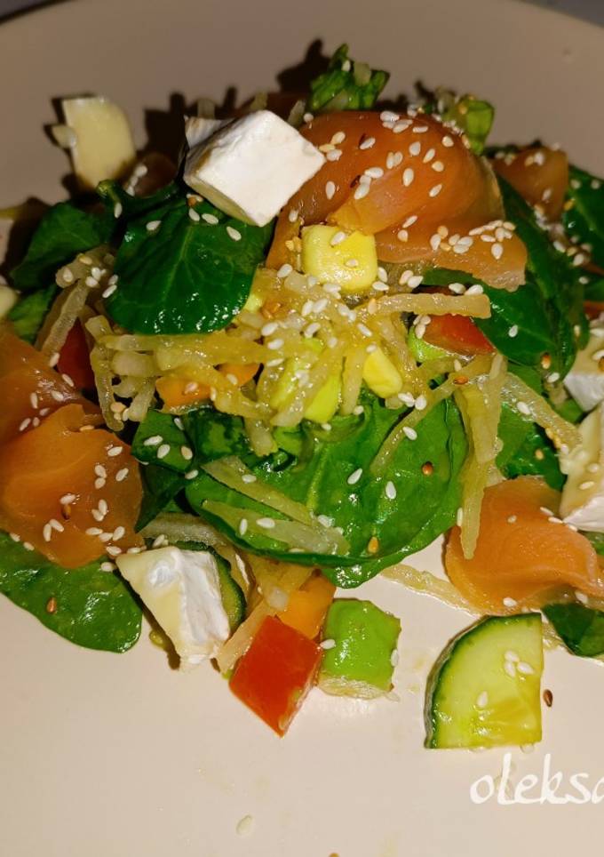 Овочевий салат з горбушою, авокадо та дайконом🤤/Vegetable salad with red fish, avocado and daikon