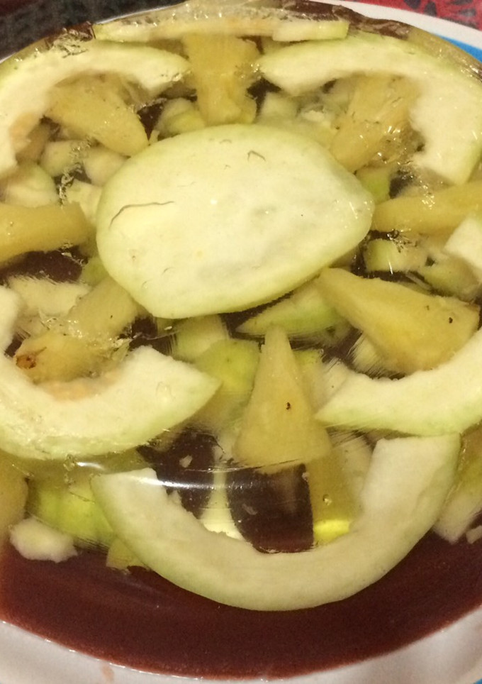 Una foto de Gelatina Ate de guayaba con fruta