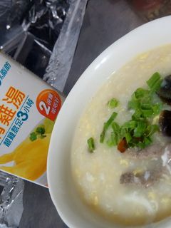 皮蛋瘦肉粥 的食譜成品照片