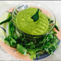 A picture of Raw mango coriander chutney.