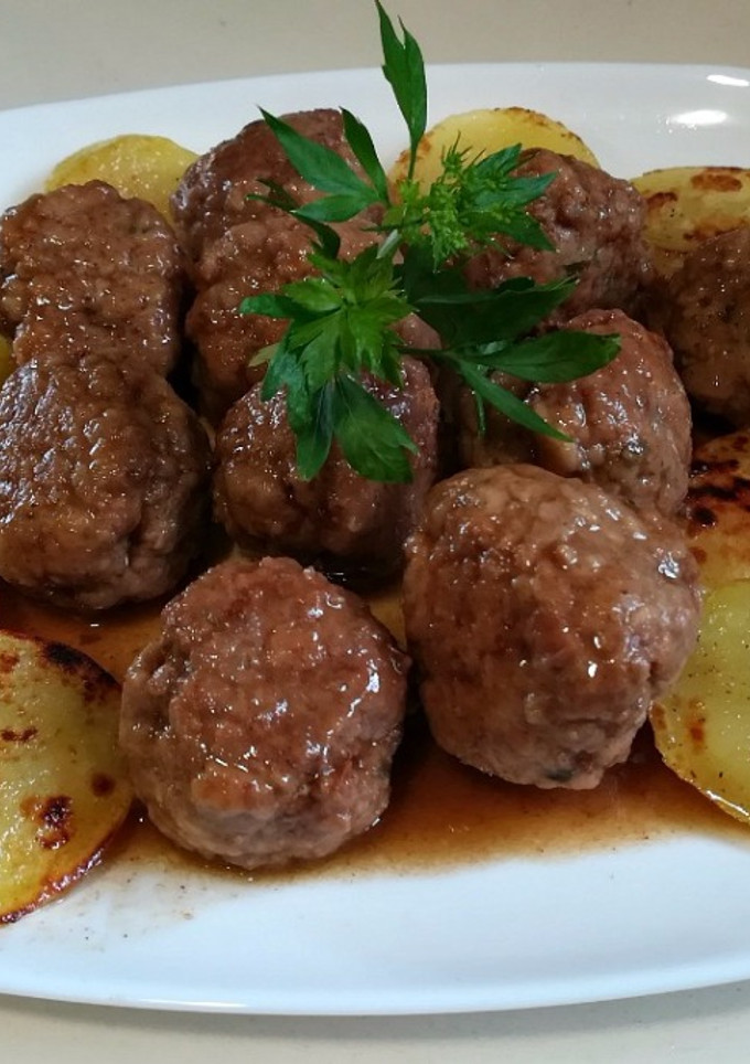 Una foto de Albóndigas en salsa castellana
