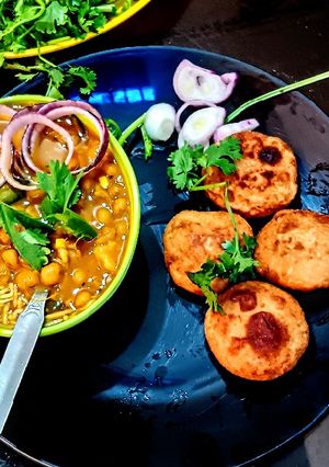 ময়দা আলুর লিট্টি কচুরি(moida litti kachori recipe in Bengali) রেসিপির প্রধান ছবি