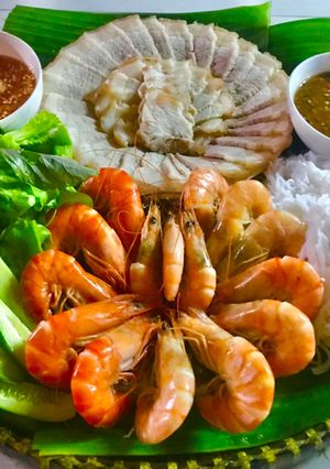 Hình của món Tôm, thịt luộc cuốn bánh tráng.