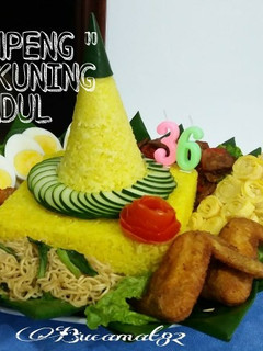 Foto resep "Tumpeng nasi kuning ala rice cooker"